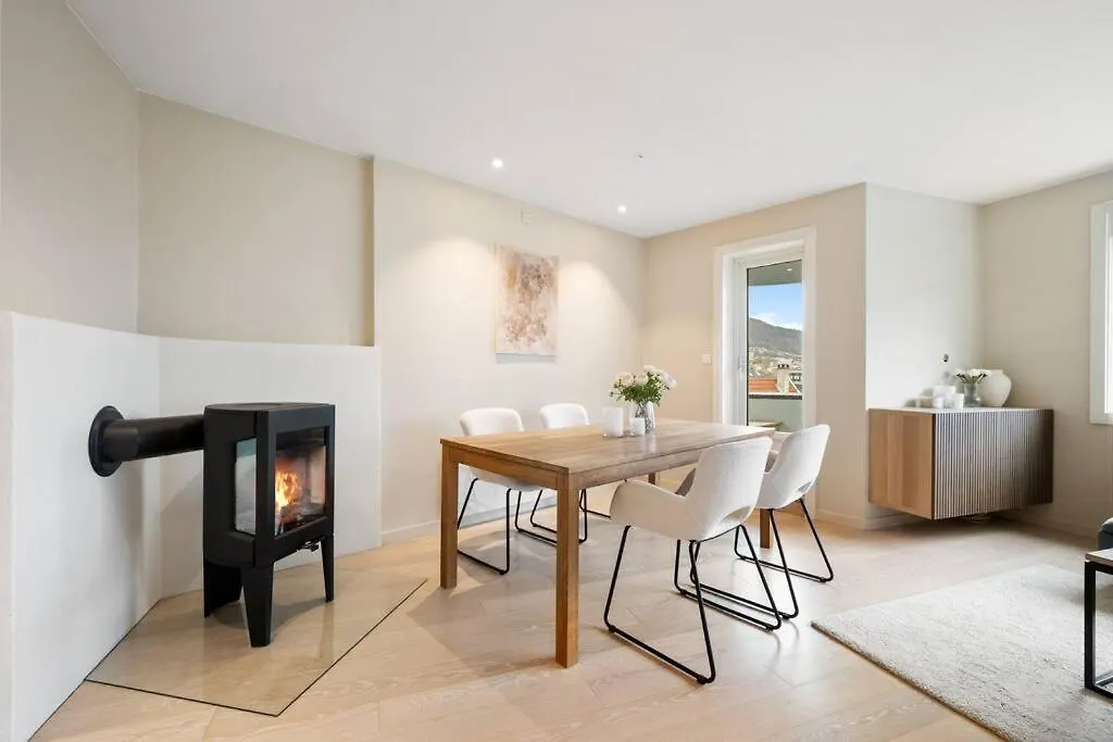 Scandinavian Style Apartement! Balcony And Stunning Views! 卑爾根