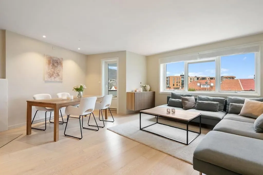 Scandinavian Style Apartement! Balcony And Stunning Views! 卑爾根